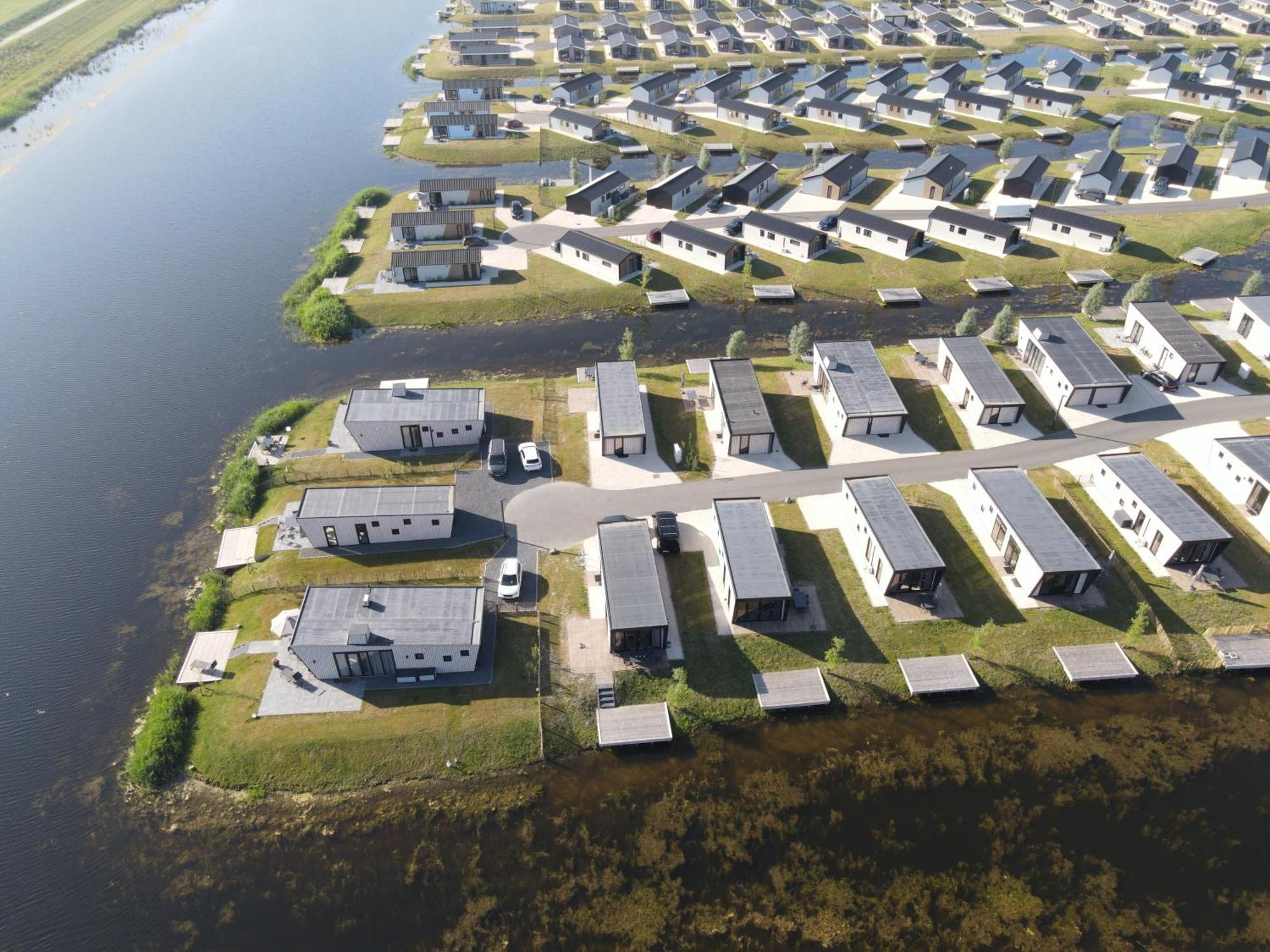 Tiny Vakantiehuis Aan Het Water Met Eigen Steiger En Airco 캠펜 외부 사진